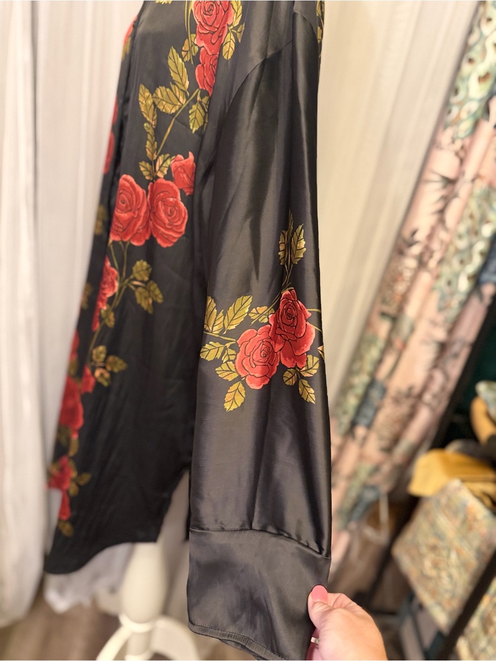 ✨ Free People Off The Vine Satin Rose Oversized Button-Down ✨ - Picture 3 of 13